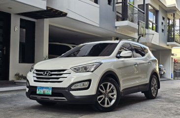 Selling White Hyundai Santa Fe 2014 in Quezon City