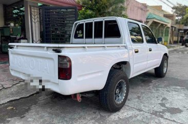 White Toyota Hilux 1999 for sale in Quezon City