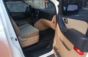 White Hyundai Starex 2015 for sale in 