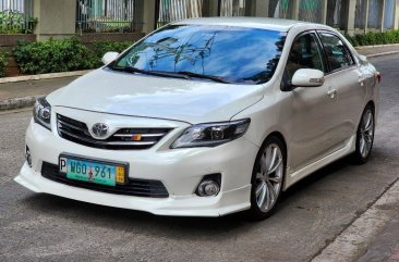 Selling White Toyota Altis 2013 in Marikina