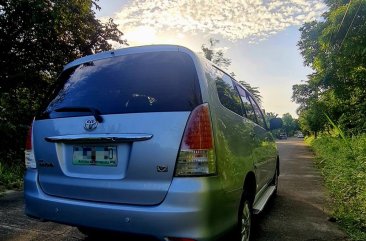 Selling White Toyota Innova 2011 in Quezon City