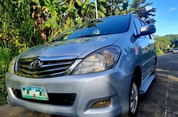 Selling White Toyota Innova 2011 in Quezon City