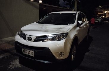 Pearl White Toyota Rav4 2014 for sale in Manila