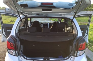 White Toyota Wigo 2018 for sale in 