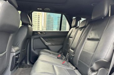 Selling White Ford Everest 2018 in Makati