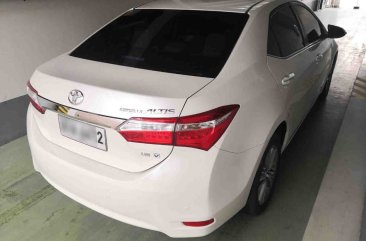 Selling White Toyota Altis 2015 in Quezon City