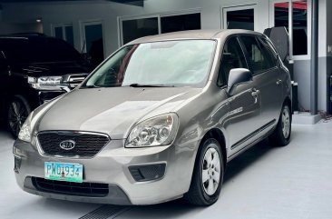 Sell White 2010 Kia Carens in Pasay