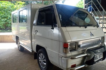 Selling White Mitsubishi L300 2017 in San Jose del Monte