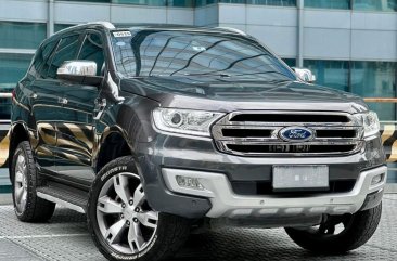 Selling White Ford Everest 2018 in Makati