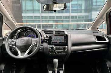 Selling White Honda Jazz 2019 in Makati