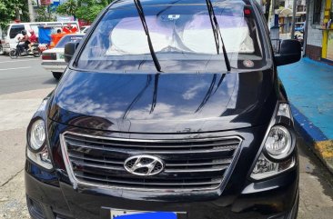 Selling White Hyundai Grand starex 2017 in Manila