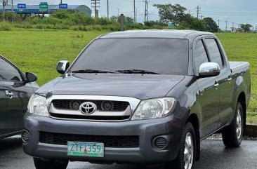 Sell White 2008 Toyota Hilux in Pasig