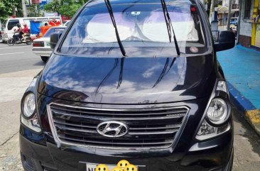 Selling White Hyundai Grand starex 2017 in Manila