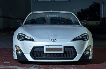 Sell White 2014 Toyota 86 in Manila