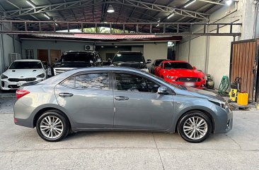 Selling White Toyota Altis 2015 in Bacoor