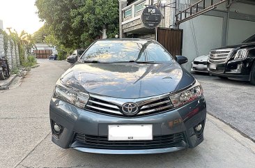 Selling White Toyota Altis 2015 in Bacoor