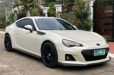 Selling White Subaru Brz 2013 in Makati