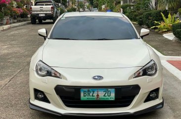 Selling White Subaru Brz 2013 in Makati