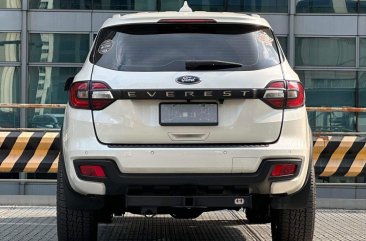 Selling White Ford Everest 2016 in Makati