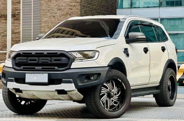 Selling White Ford Everest 2016 in Makati