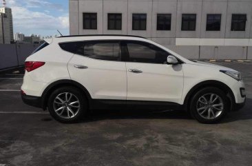 White Hyundai Santa Fe 2014 for sale in Mandaluyong