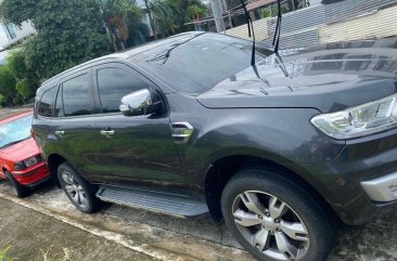 Selling White Ford Everest 2018 in Mandaluyong