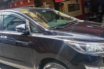 Selling White Toyota Innova 2018 in Manila