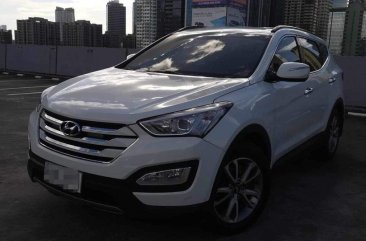 White Hyundai Santa Fe 2014 for sale in Mandaluyong