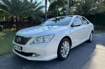 White Toyota Camry 2014 for sale in 