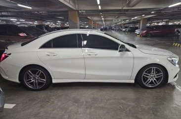 Sell White 2018 Chrysler Executive in Pasig