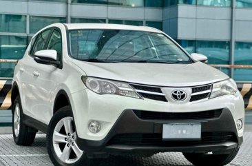 Pearl White Toyota Rav4 2013 for sale in Makati