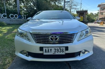 White Toyota Camry 2014 for sale in 