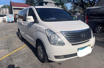 White Hyundai Grand starex 2014 for sale in Automatic