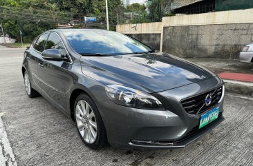 Sell Green 2014 Volvo V40 in Quezon City