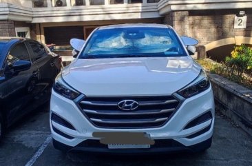 Selling White Hyundai Tucson 2018 in Quezon City