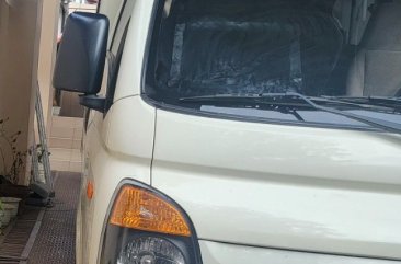 White Hyundai H-100 2017 for sale in Manila