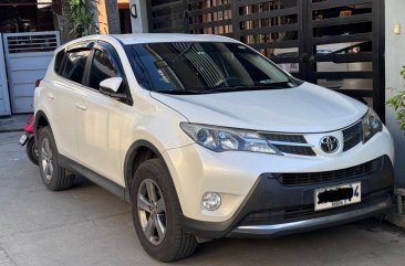 Sell White 2015 Toyota Rav4 in Quezon City