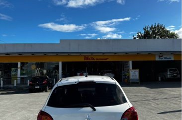 Selling White Mitsubishi Mirage 2015 in Manila