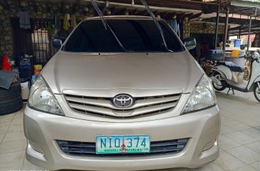 Sell White 2009 Toyota Innova in Pasig