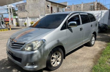 Sell White 2010 Toyota Innova in Urdaneta