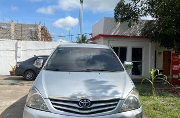 Sell White 2010 Toyota Innova in Urdaneta