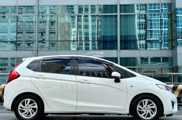 2015 Honda Jazz  1.5 V CVT in Makati, Metro Manila