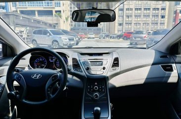 White Hyundai Elantra 2014 Sedan at Manual  for sale in Manila