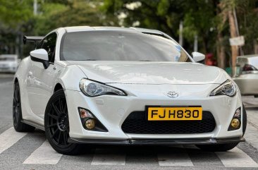 2013 Toyota 86 2.0 White Pearl MT in Manila, Metro Manila