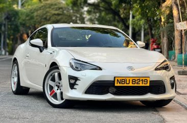 2017 Toyota 86 2.0 White Pearl MT in Manila, Metro Manila