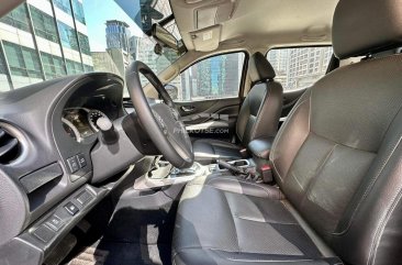 2019 Nissan Navara 4x4 VL AT in Makati, Metro Manila