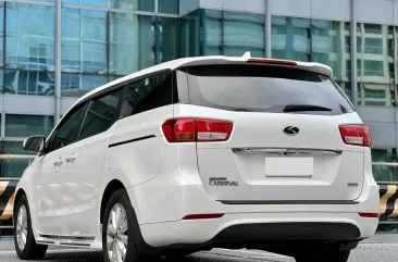 2016 Kia Grand Carnival in Makati, Metro Manila