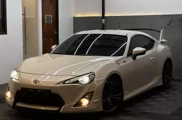 2014 Toyota 86 2.0 White Pearl AT in Manila, Metro Manila