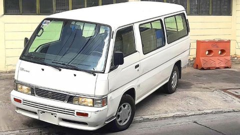  Comprar Nissan Urvan usado en venta en Filipinas