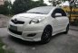 Toyota Yaris 15 G 2010 AT White for sale -0
